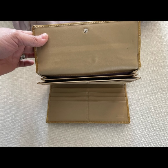 Coach beige, signature, soho, pleated, jacquard, bag/purse and matching wallet. - Picture 11 of 13